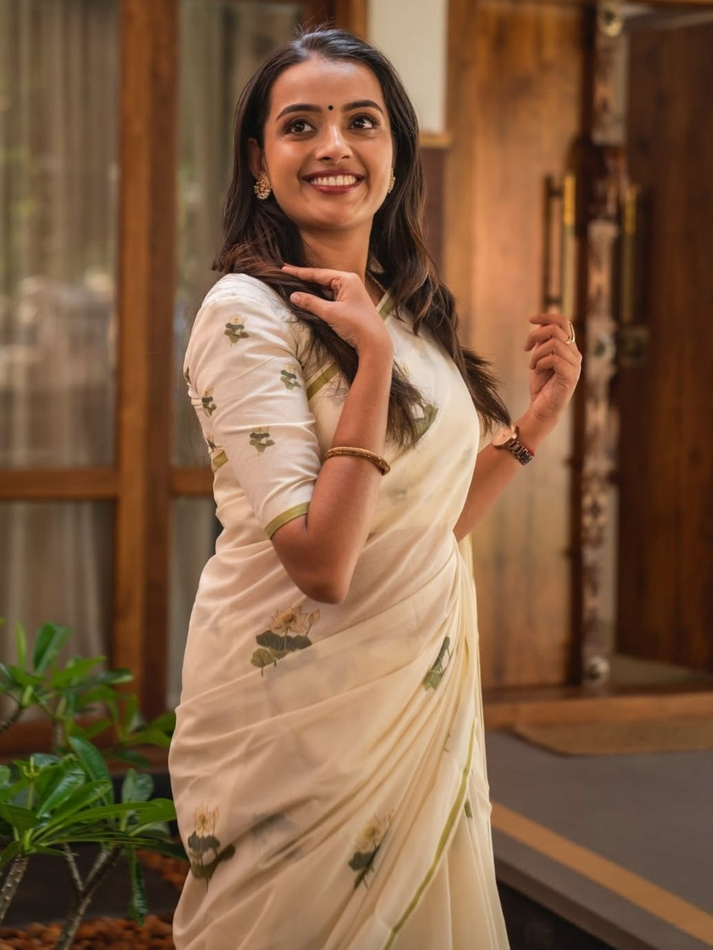 Premium Ivory Floral Linen Saree