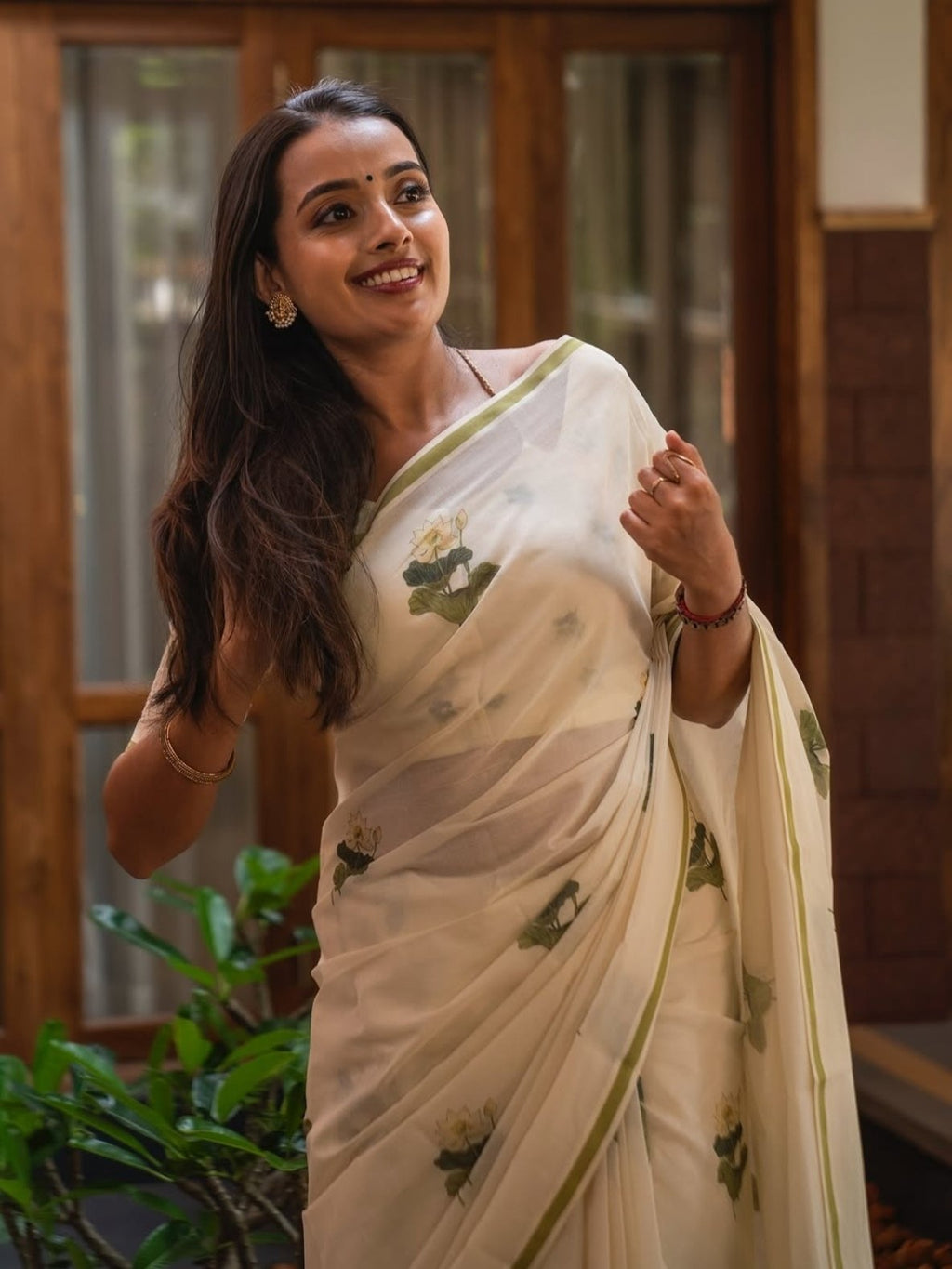 Premium Ivory Floral Linen Saree