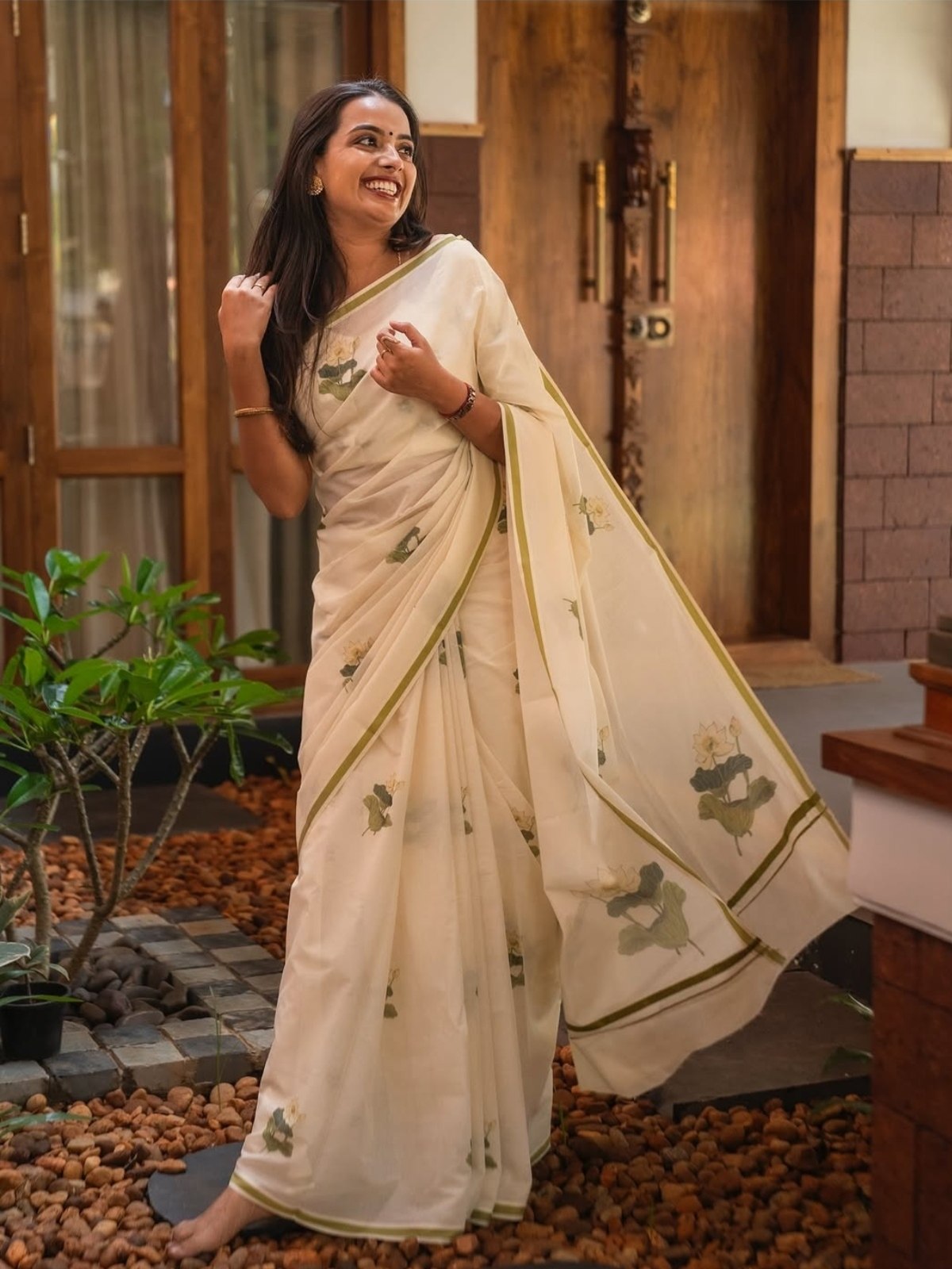 Premium Ivory Floral Linen Saree
