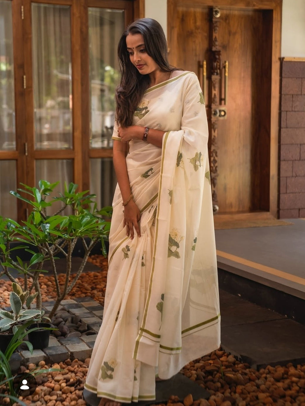 Premium Ivory Floral Linen Saree