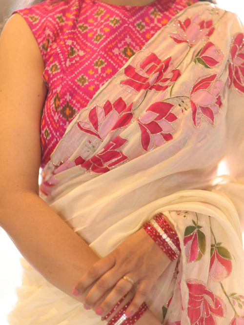 Elegant Floral Handwork Saree with Scalloped Border – Premium Ethnic Wear