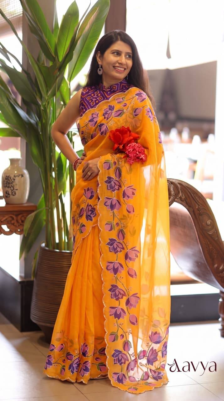 Elegant Floral Handwork Saree with Scalloped Border – Premium Ethnic Wear