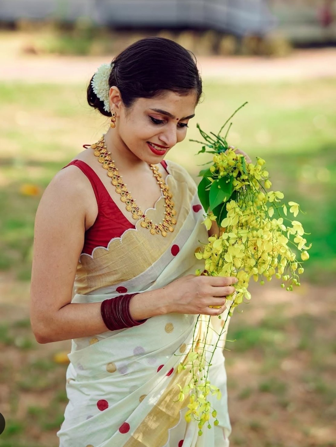 Premium Kerala Style Polka Dot Linen Saree