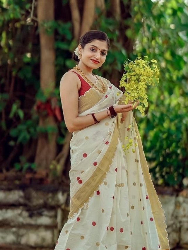Premium Kerala Style Polka Dot Linen Saree