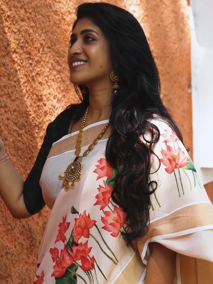 Premium Red Floral Printed Linen Saree