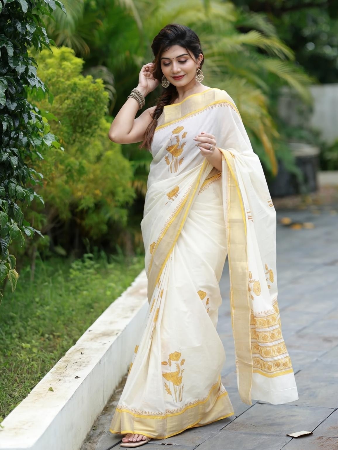 Premium Floral Printed Linen Saree Collection