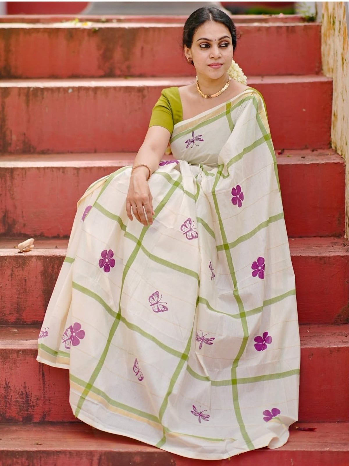 Elegant Blossom – Premium Floral Digital Print Linen Saree with Golden Border