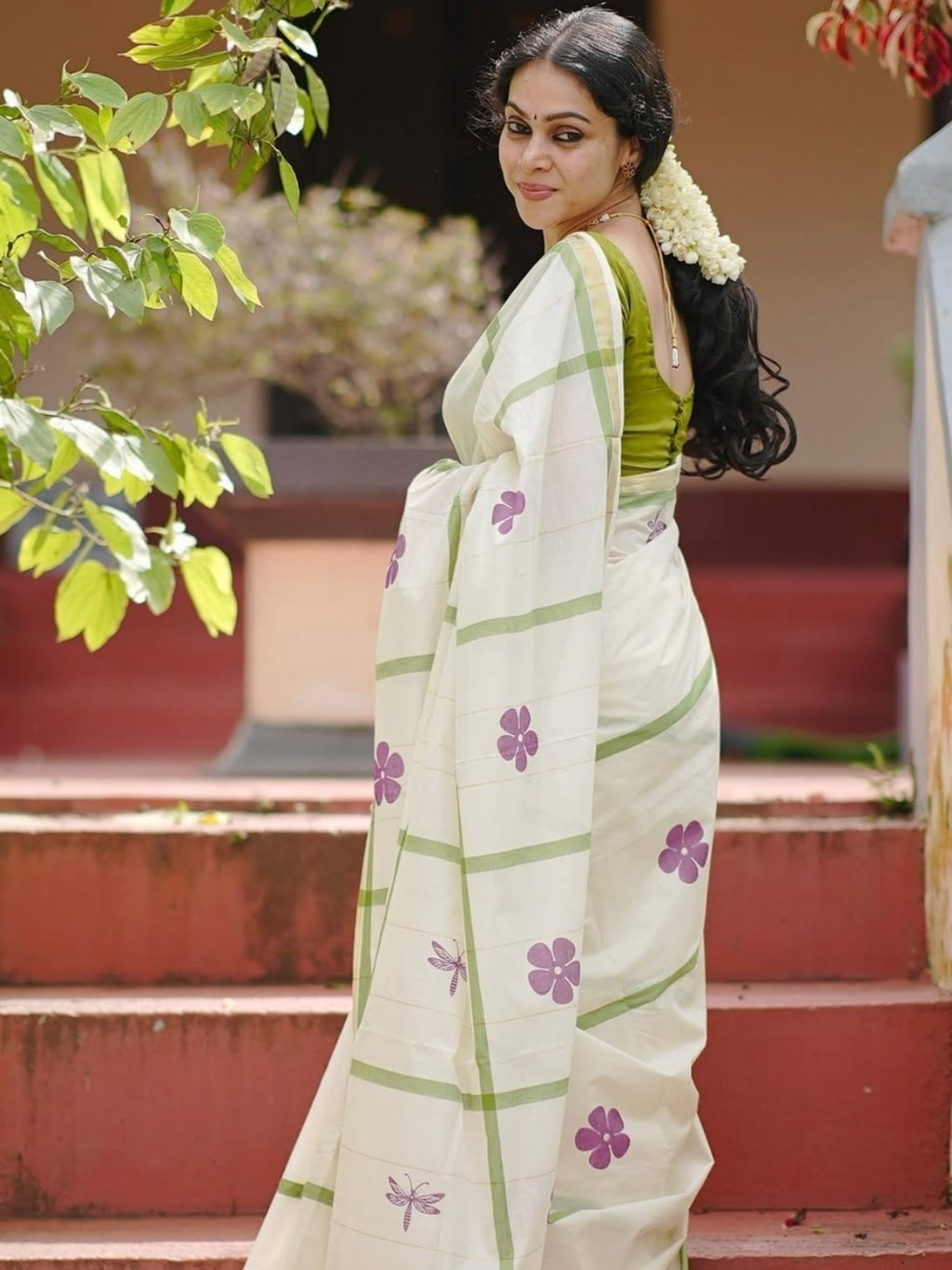 Elegant Blossom – Premium Floral Digital Print Linen Saree with Golden Border