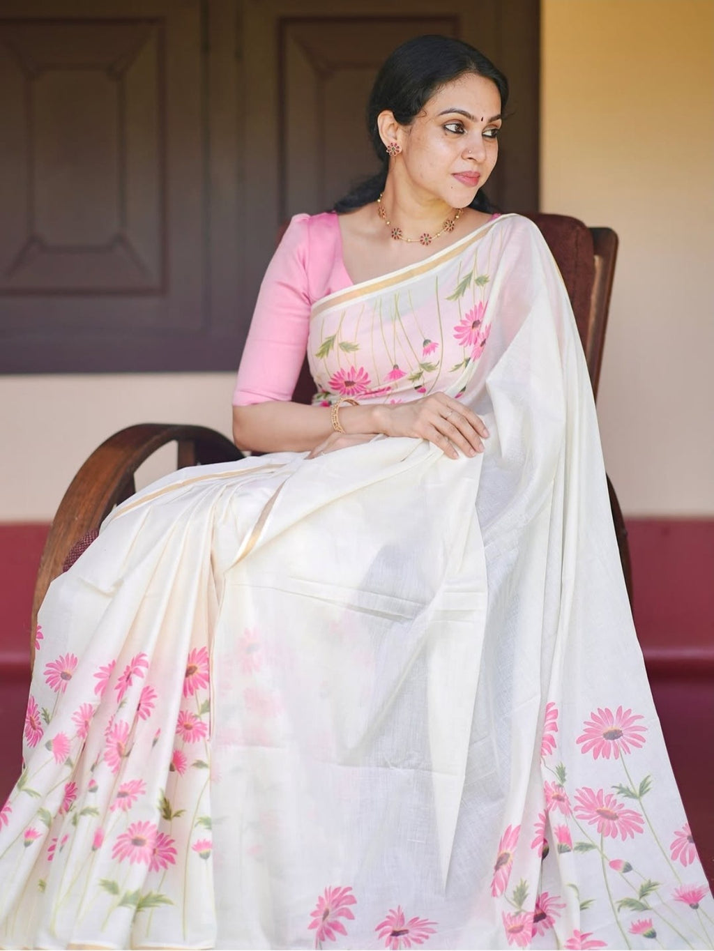 Elegant Blossom – Premium Floral Digital Print Linen Saree with Golden Border