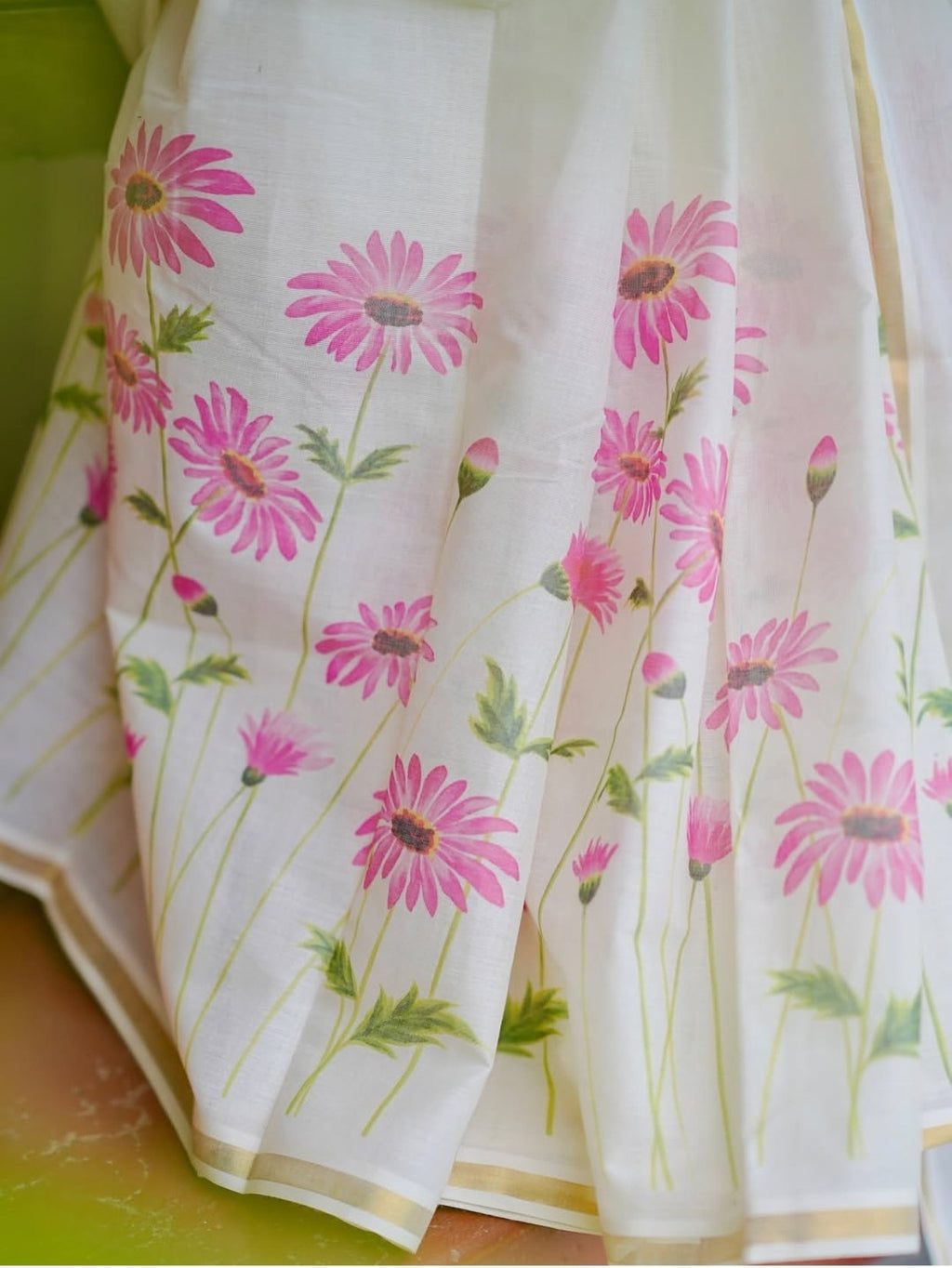 Elegant Blossom – Premium Floral Digital Print Linen Saree with Golden Border