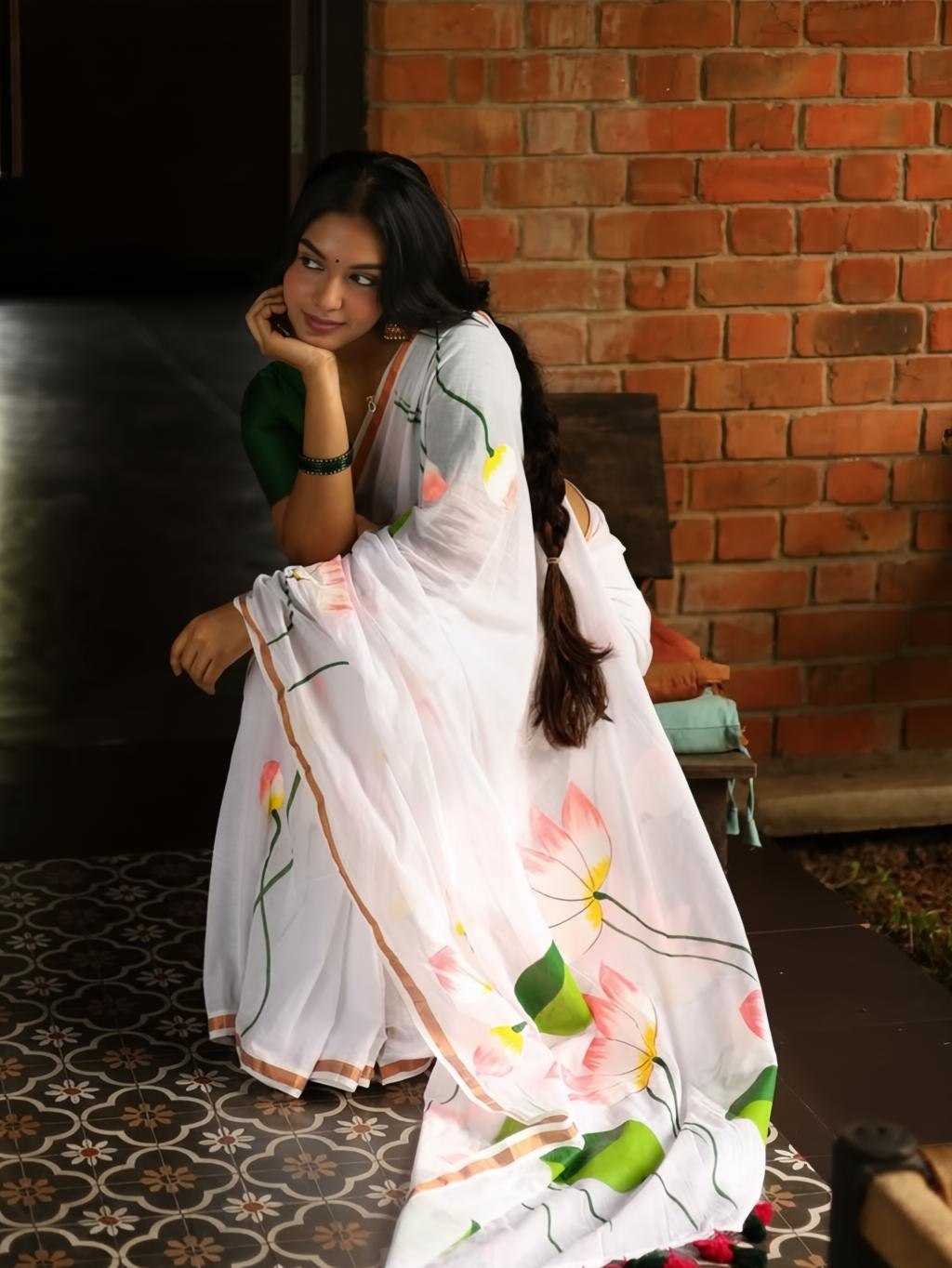 Premium Lotus Bloom White Linen Digital Print Saree with Contrast Border