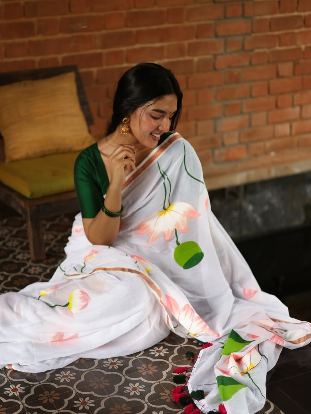 Premium Lotus Bloom White Linen Digital Print Saree with Contrast Border