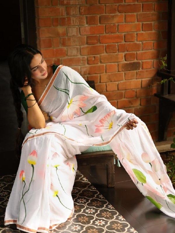 Premium Lotus Bloom White Linen Digital Print Saree with Contrast Border