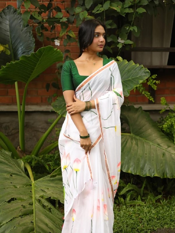 Premium Lotus Bloom White Linen Digital Print Saree with Contrast Border