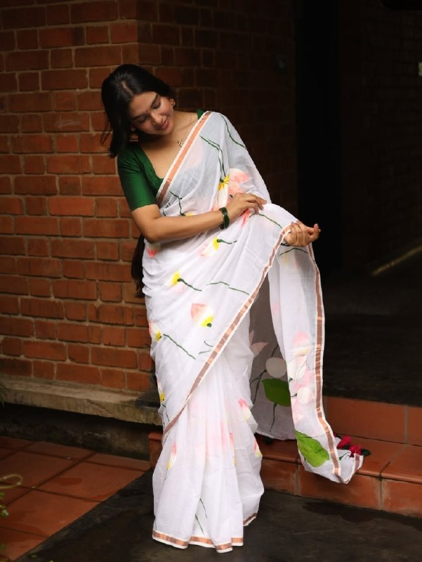 Premium Lotus Bloom White Linen Digital Print Saree with Contrast Border